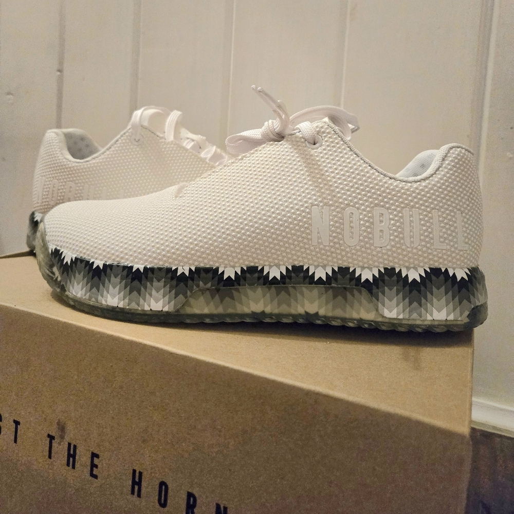 NEW NOBULL Outwork Training Shoes White Graphic Unisex M9.5/W11 Sneakers